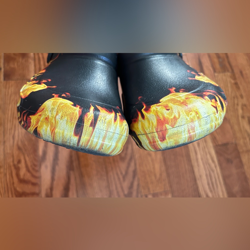 CROCS Bistro Graphic Flame 🔥 Slip Resistant Unisex Clogs Sz M 8  W10 - Picture 6 of 8